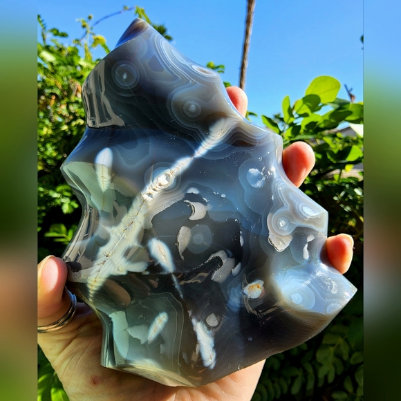 XL Beautifully Carved Orca Agate Flame - Picture 1 of 17